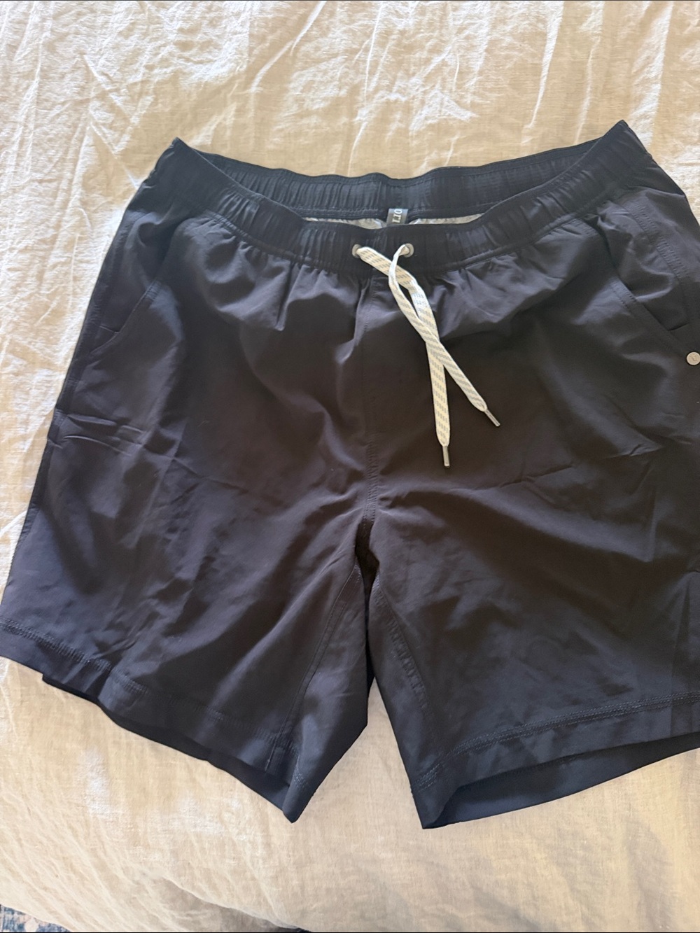 Vuori Black Lined Men's Shorts 7” inseam Kore with White Drawstring